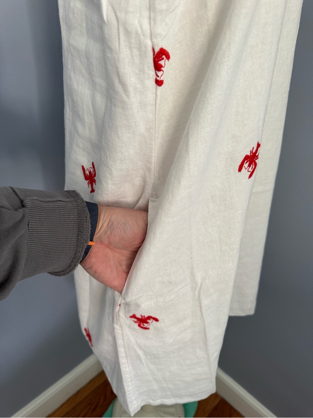 C&C California White Linen Dress with Embroidered Lobsters ๐ฆ - Picture 4 of 10